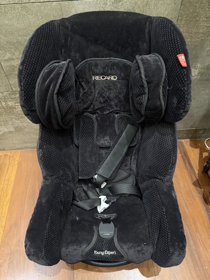 Recaro Young Expert Car Seat (Category: Car Seats) located in Manila. Submitted by hannalao (Listing ID 1422253244, Image 1). Description: - Recaro Young Expert car seat - Black fabric - Head and side supports for added safety - Integrated harness system - Includes a base for secure installation - Recaro logo visible - Designed for child safety and comfort.