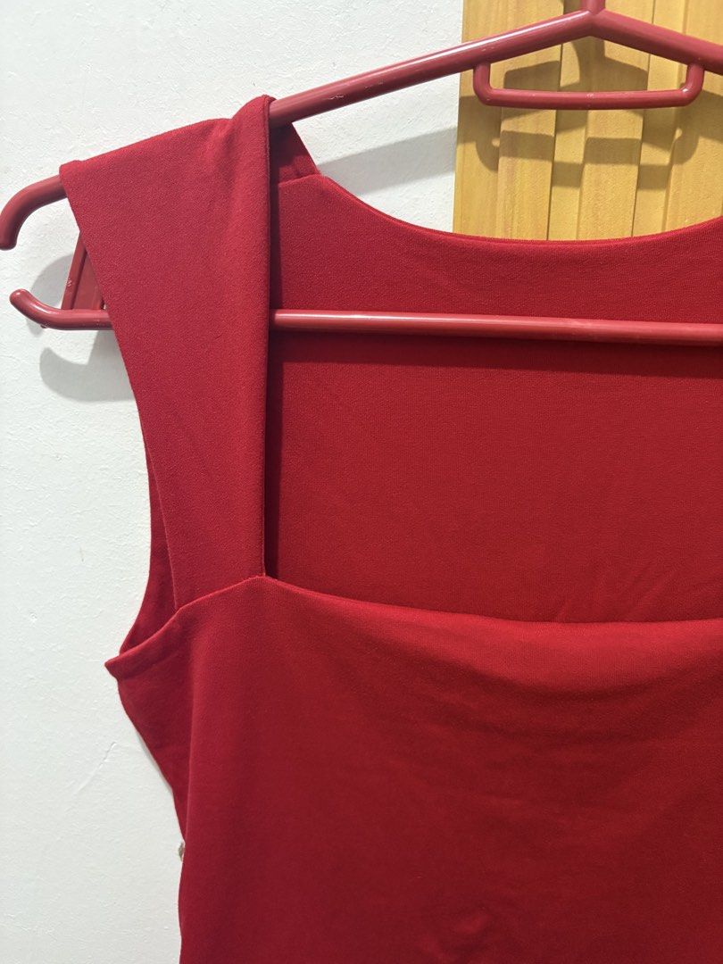 Red Square Neck Top (Category: Blouses) located in Quezon City. Submitted by didcluttered (Listing ID 1422322848, Image 2). Description: :payment first via gcash/maya/bank transfer :shipping via jnt :sf shouldered by buyer - Red square neckline top - Sleeveless design - Fitted silhouette - Made of smooth, stretchy fabric - Solid color for easy pairing - Square neckline at the back.