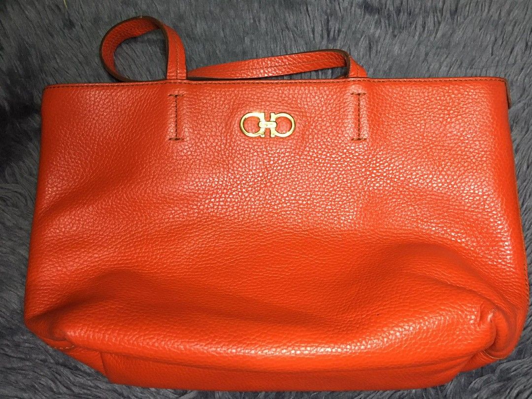 Salvatore Ferragamo Red Leather Tote Bag (Category: Luxury Bags & Wallets) located in Quezon City. Submitted by hikarishiddenalcove (Listing ID 1422343849, Image 1). Description: ✅️ authentic, original ✅️ with serial number for checking ✅️as is, no box , no dust bag ✅️with signs of usage, please check photos for reference. ✅️ ship same day thru Lalamove ✅️can do shipping thru JNT and LBC (next day ship out) https://www.stylishtop.com.au/products/