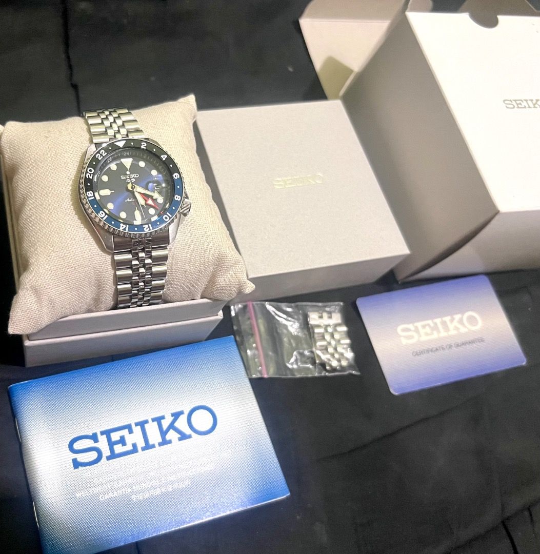 Seiko Batman GMT SSK003 (Category: Men's Watches) located in Caloocan City. Submitted by markonlyjacob23 (Listing ID 1422370753, Image 3). Description: The Seiko 5 Sports GMT SSK003 (often referred to as the "Blueberry" or “Batman” Complete box and warranty card Brough last month (December 23, 2025) Never once used Bought it for 25k No scratches Open for meet up and cod/lbc Actual pic Details Gender: Men Case color: Silver Strap color: Silver Dia