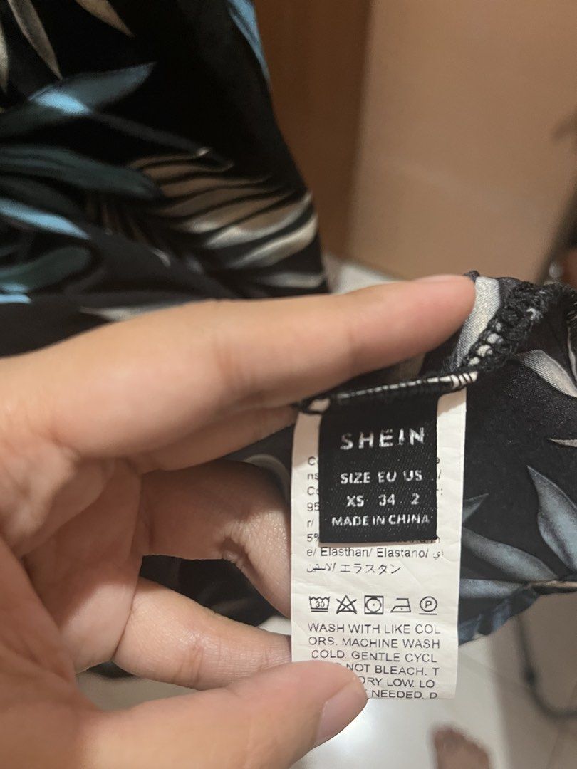 SHEIN Maxi Dress XS (Category: Dresses) located in Quezon City. Submitted by jengina (Listing ID 1422255703, Image 2). Description: - SHEIN black maxi dress - Leaf print design - Size XS - Sleeveless - Scoop neckline - Floor-length - Lightweight fabric, perfect for warm weather.
