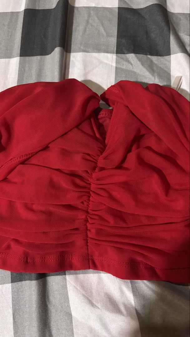 Shein Red Off-Shoulder Top (Category: Blouses) located in Pamplona. Submitted by charmlin (Listing ID 1421597685, Image 3). Description: - Shein red off-shoulder top - Ruched front design - Flattering V-neckline - Short sleeves - Made of stretchy fabric - Shown worn in images.