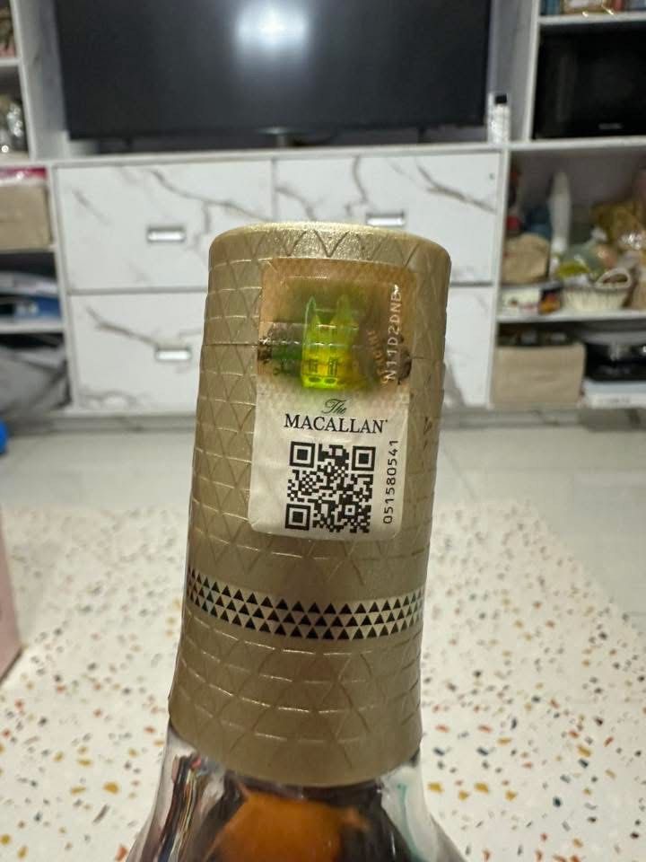 The Macallan 18 Years Old Sherry Oak Cask (Category: Beverages) located in San Juan City. Submitted by wilbertking0 (Listing ID 1422336732, Image 2). Description: - The Macallan 18 Year Old Sherry Oak Cask (2018 Release). - Matured in sherry seasoned oak casks from Jerez, Spain - Offers rich and complex flavors. - Tasting notes: Mature oak, ginger, and raisin. - Includes a security label. 22k .