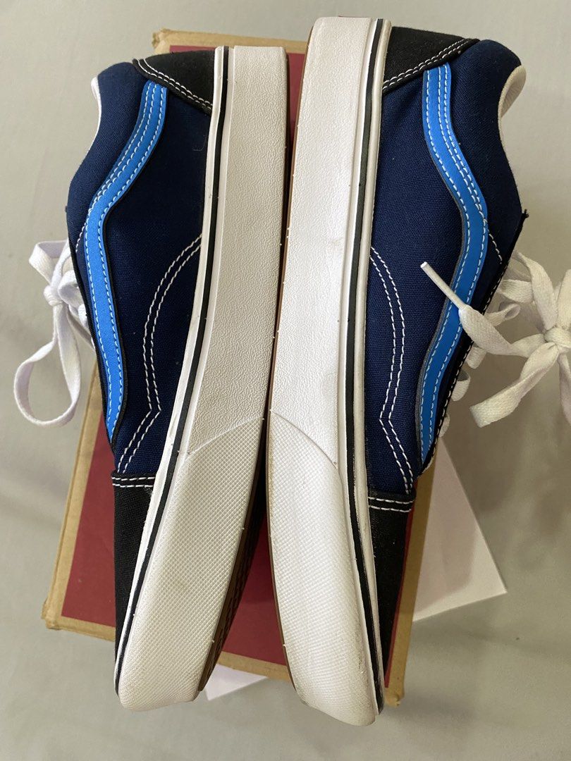 VANS COMFYCUSH OLD SKOOL (Category: Sneakers) located in Las Pinas. Submitted by decluttermomsh (Listing ID 1422281930, Image 3). Description: COMFYCUSH OLD SKOOL Tri-tone Black/Dress Blues US MEN 9.5US WOMENS 10US ***used twice ONLY*** payment thru gcash .