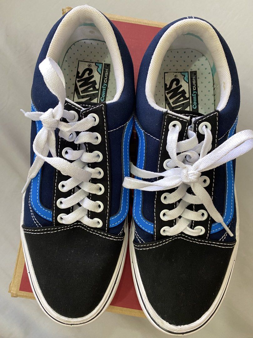 VANS COMFYCUSH OLD SKOOL (Category: Sneakers) located in Las Pinas. Submitted by decluttermomsh (Listing ID 1422281930, Image 2). Description: COMFYCUSH OLD SKOOL Tri-tone Black/Dress Blues US MEN 9.5US WOMENS 10US ***used twice ONLY*** payment thru gcash .