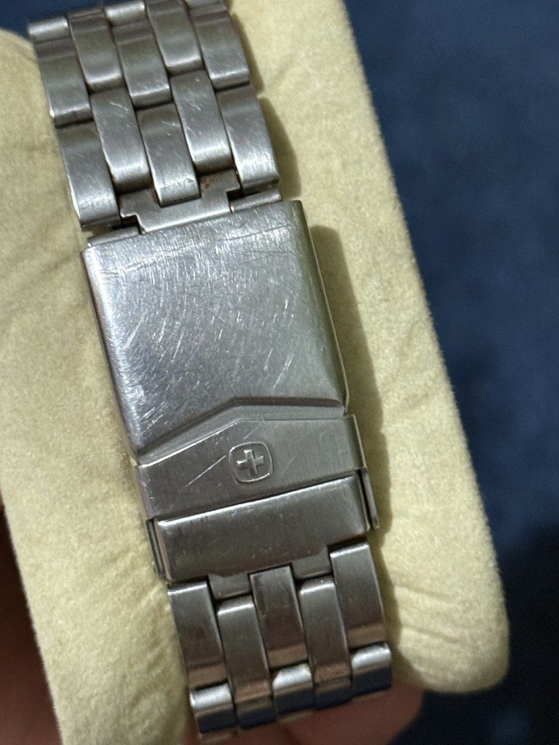 Wenger Swiss Made Chronograph Watch (Category: Men's Watches) located in Santo Tomas. Submitted by butchukoy (Listing ID 1422235401, Image 3). Description: Chronograph in very food working condition.