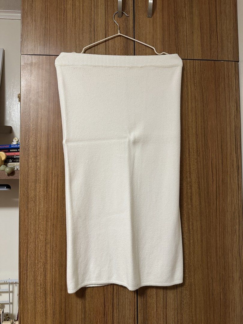 White ribbed knit long skirt (thick fabric) (Category: Skirts) located in Quezon City. Submitted by declutters.bianca (Listing ID 1422358237, Image 1). Description: White ribbed knit long skirt RFS: Decluttering 📍QC/BGC/Makati.