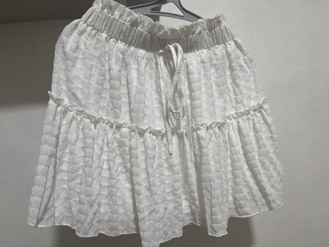 White Ruffled Mini Skirt (Category: Skirts) located in Manila. Submitted by sillyfrog (Listing ID 1422301000, Image 1). Description: - never worn - rfs: decluttering.