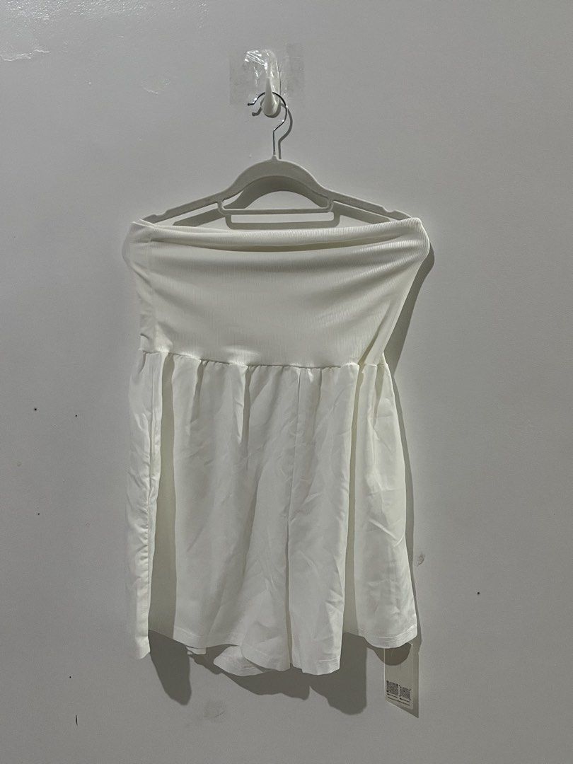 White Tube Dress (Category: Dresses) located in Santa Rosa. Submitted by calcheese (Listing ID 1422325619, Image 1). Description: White tube dress. Lightweight fabric, perfect for warm weather or beach trip. Unused, with tag. .