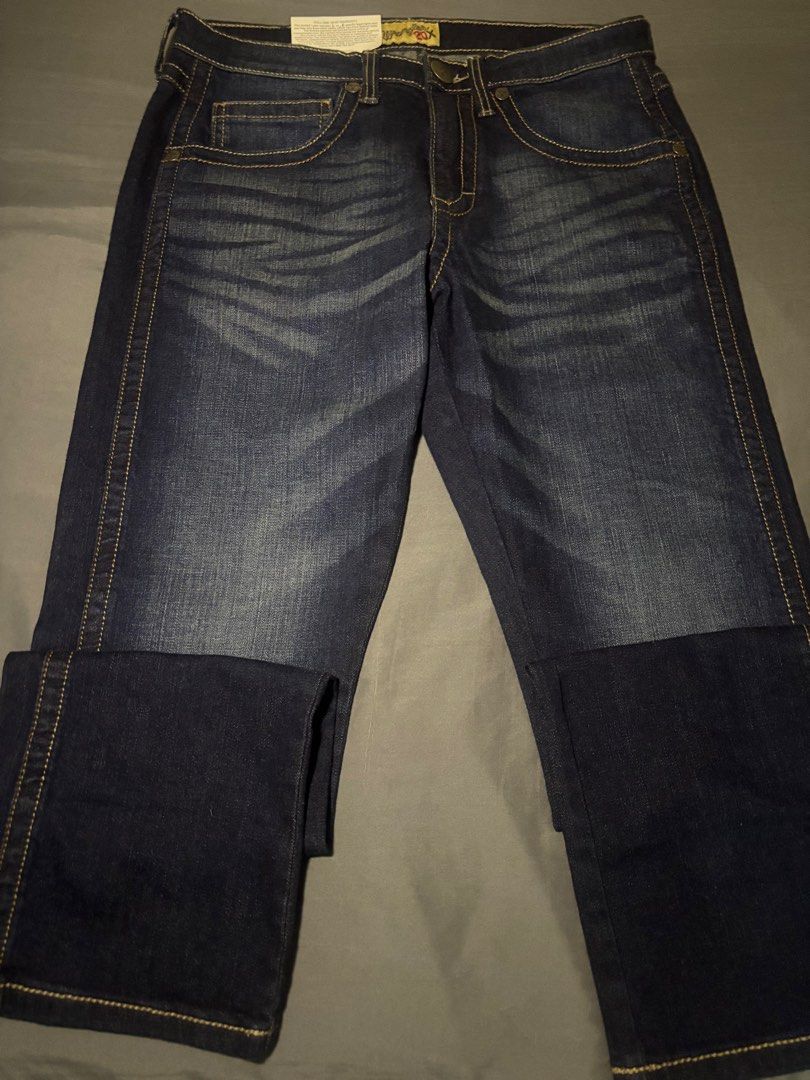 Wrangler Slim Straight Jeans (Category: Jeans) located in Manila. Submitted by scshellfinds (Listing ID 1422237782, Image 2). Description: Wrangler Slim Straight Jeans Size 30 Brand new.