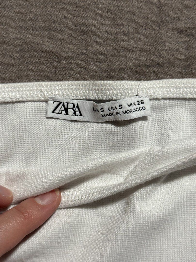 Zara White Puff Sleeve Top - Size S (Category: Blouses) located in Quezon City. Submitted by maejichoco (Listing ID 1422346691, Image 3). Description: - fits size XS-S - manage expectations (see pics for signs of use) - may also be slightly discolored loc: QC dm for inquiries .