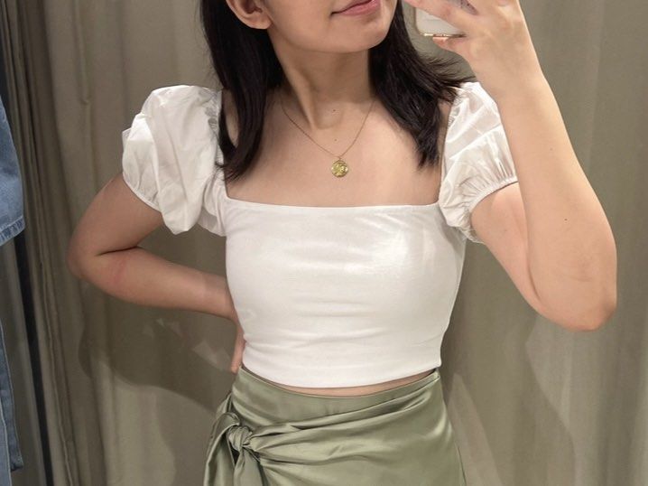Zara White Puff Sleeve Top - Size S (Category: Blouses) located in Quezon City. Submitted by maejichoco (Listing ID 1422346691, Image 2). Description: - fits size XS-S - manage expectations (see pics for signs of use) - may also be slightly discolored loc: QC dm for inquiries .