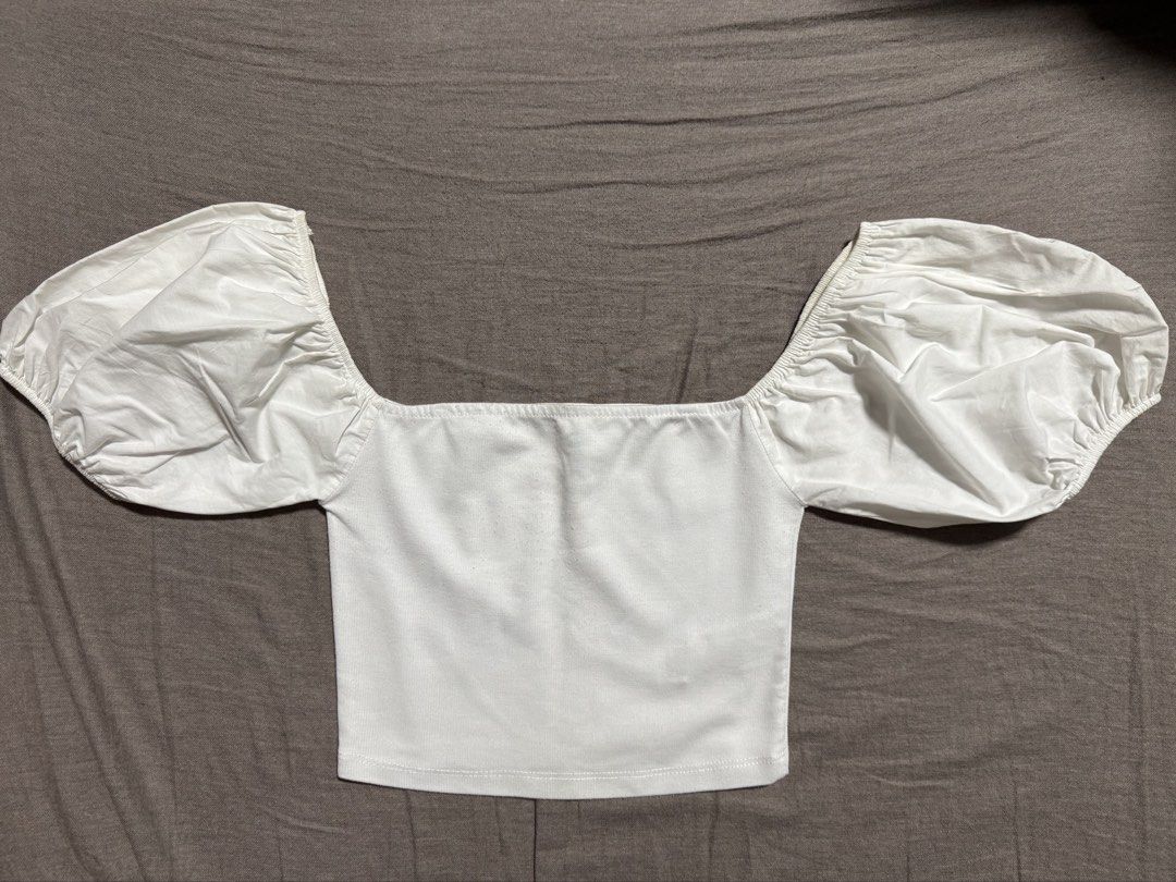 Zara White Puff Sleeve Top - Size S (Category: Blouses) located in Quezon City. Submitted by maejichoco (Listing ID 1422346691, Image 1). Description: - fits size XS-S - manage expectations (see pics for signs of use) - may also be slightly discolored loc: QC dm for inquiries .