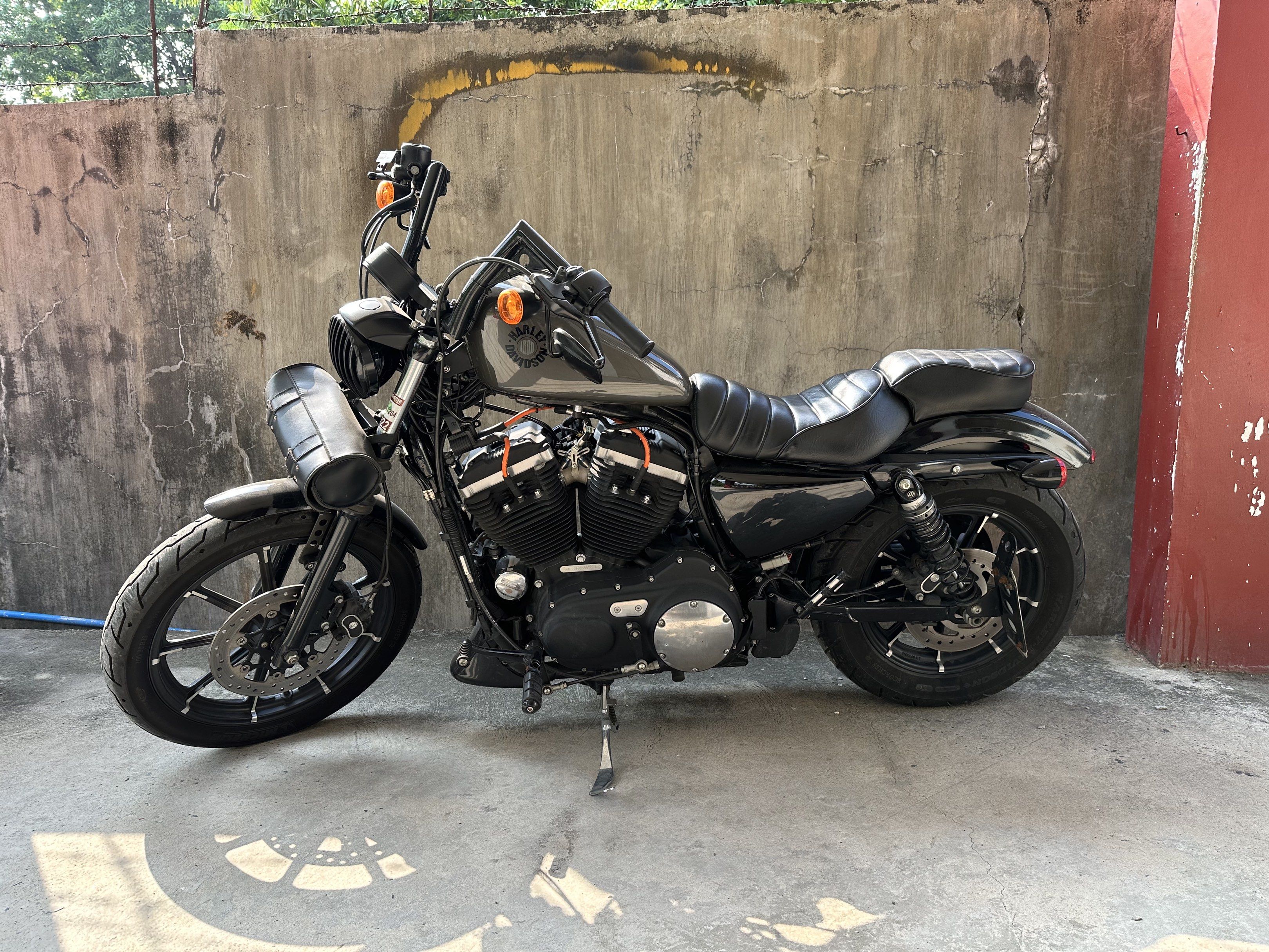 2019 Harley-Davidson Sportster Iron 883 (Category: Motorbikes for Sale) located in Taguig. Submitted by mykrodriguez (Listing ID 1419330392, Image 2). Description: Selling 2019 Harley-Davidson Sportster Iron 883 Industrial Grey. 6000+ kms only. Registered up to Aug 2026. Complete stage 1 upgrades - vance & hines air filter, vance & hines exhaust, vance & hines fuelpak 3 tuner and hd screaming eagle spark plug wires. Brand new yuasa battery. Brand