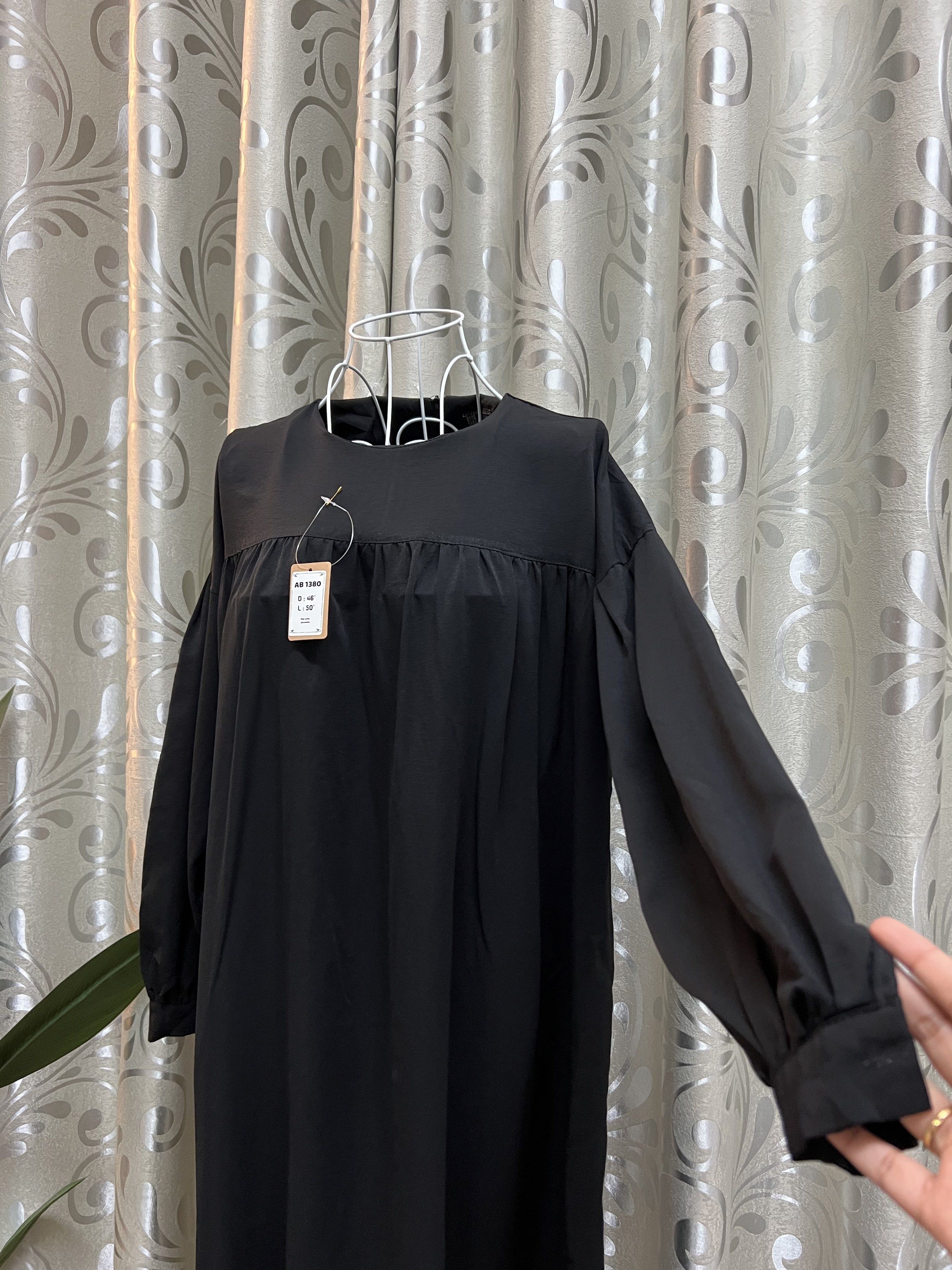 ABAYA BASIC (Category: Kaftans & Jubahs) located in Taiping. Submitted by dempire_resources (Listing ID 1419377160, Image 1). Description: Code : AB 1380 #availablewaisabaya Dada : 46’ Labuh : 50’ Tag baju : - Design : A cut | sarung | colour black | abaya zip belakang abaya basic (refer gambar baju) 😍😍✨| boleh pakai harian 😍 Defect : no defect Material : soft crepe Condition: Sign of usage 9/10 Price : RM30.