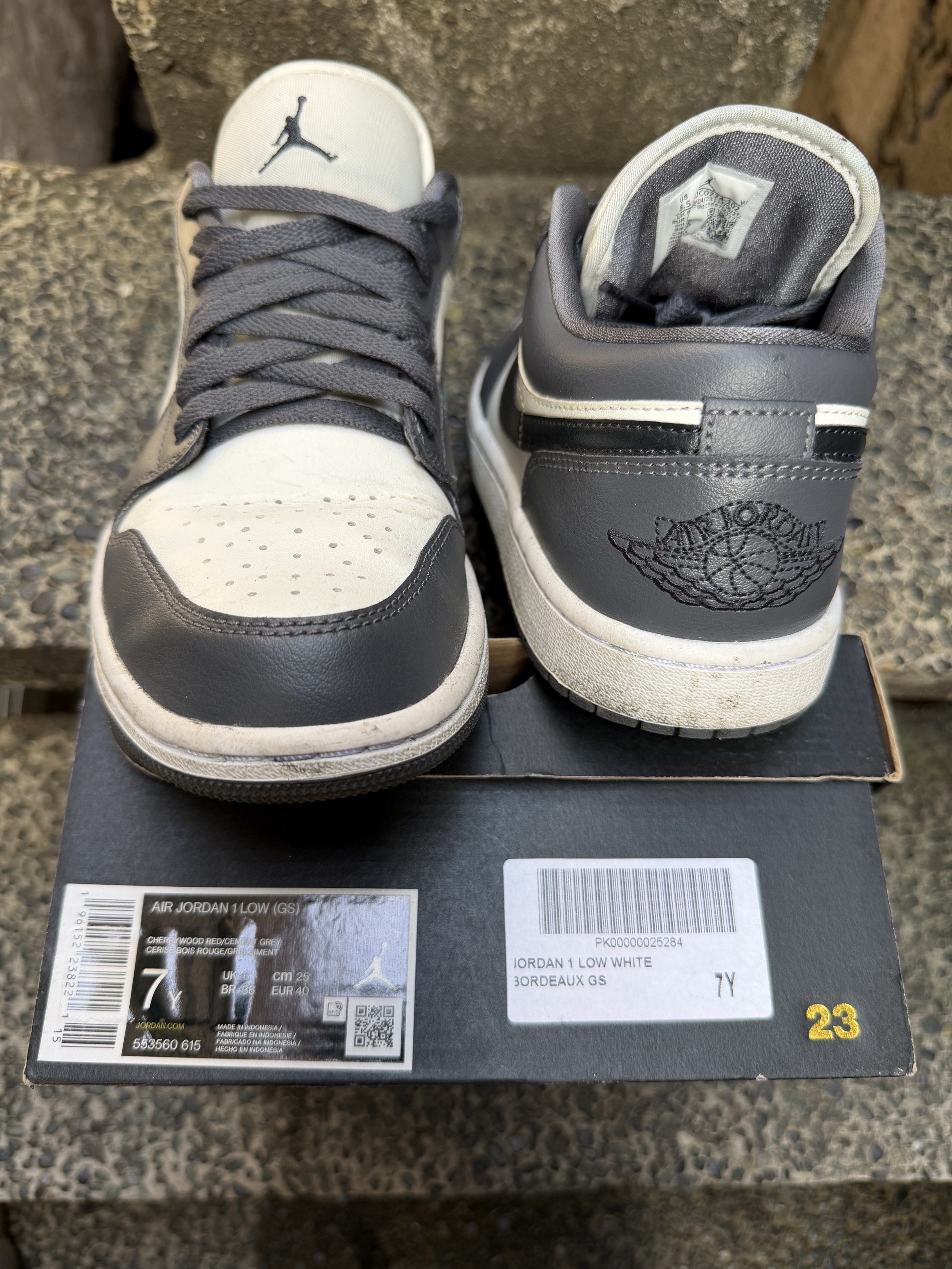 Air Jordan 1 Low GS Bordeaux (Category: Sneakers) located in Makati City. Submitted by wroanne (Listing ID 1419212153, Image 3). Description: - Air Jordan 1 Low GS - Color: Iron Grey/Summit White - Size: GS 8 | UK 6 | CM 25 - Features Nike swoosh and Air Jordan logo - Includes original box. Bought in Nike Trinoma - Condition: Good.