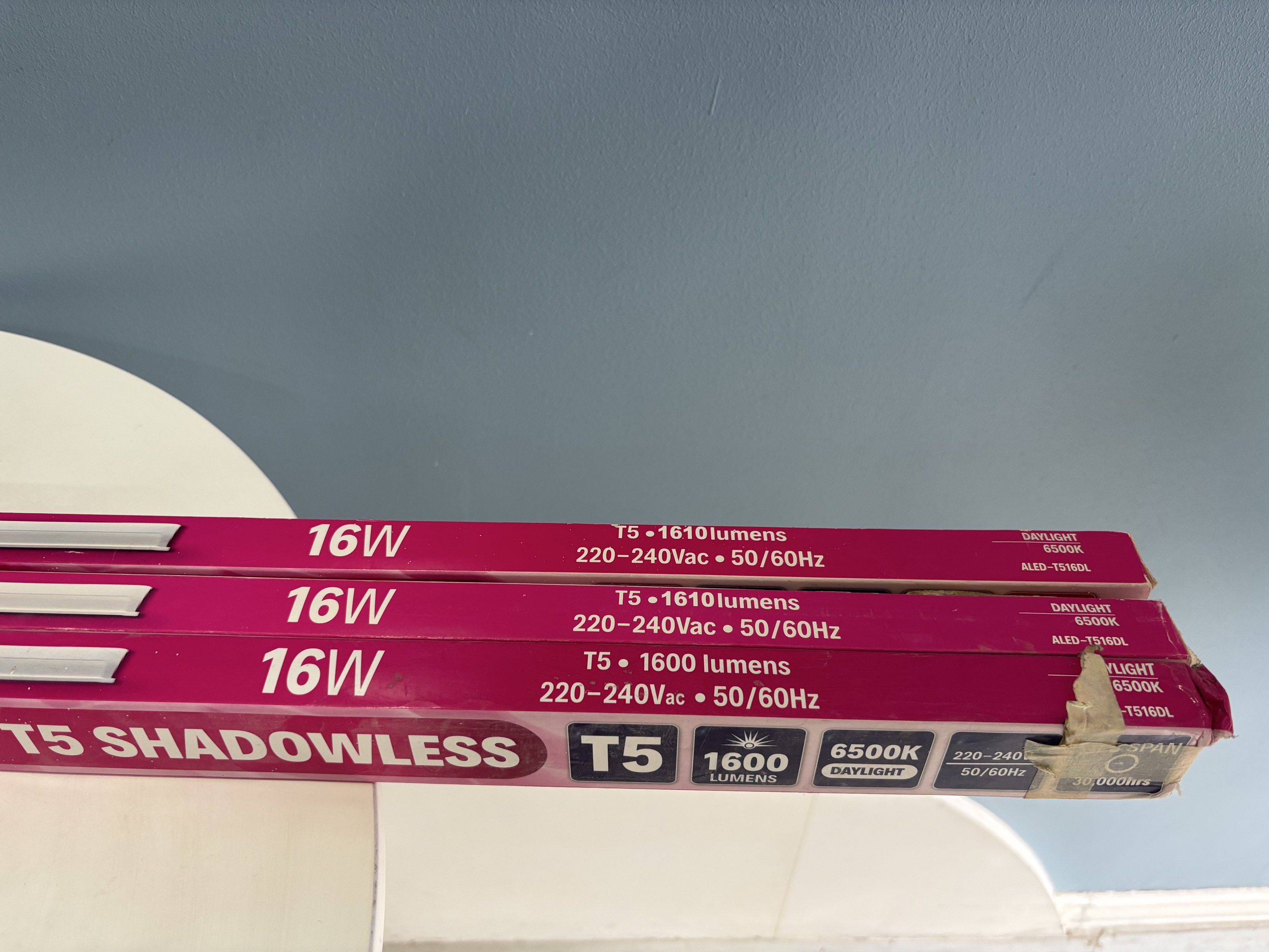 Akari T5 Shadowless 16W Daylight LED Tube (Category: Announcements) located in Pasig City. Submitted by apdb_ (Listing ID 1419267383, Image 2). Description: Akari T5 Shadowless 16 Watts - Daylight (ALED-T516DL) Buy 3 for 700.