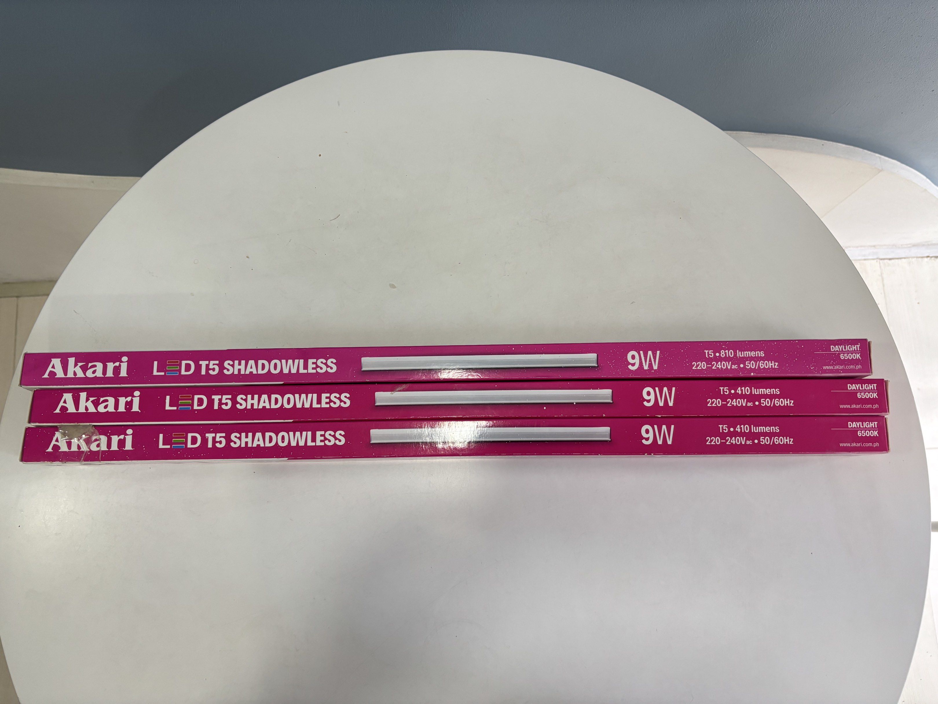 Akari T5 Shadowless 9 Watts - Daylight (ALED-T59DL) (Category: Announcements) located in Pasig City. Submitted by apdb_ (Listing ID 1419263569, Image 2). Description: Akari T5 Shadowless 9 Watts - Daylight (ALED-T59DL) Buy 3 for only 500 pesos.