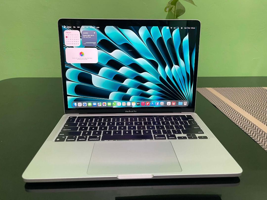 Apple MacBook Pro M1 (2020) 13 inch Silver (Category: Laptops & Notebooks) located in Pasay City. Submitted by janrickz (Listing ID 1419227934, Image 2). Description: Apple MacBook Pro M1 (2020) 13 inch Silver For only P35,000 ▪️ Memory: 16GB RAM ▪️ Storage: 256GB Apple SSD ▪️ native resolution at 227 pixels per inch ▪️ Display: 13.3” ▪️ Liquid Retina Display w/ Touchbar FREEBIES: Pouch 2024 MS Office 1 Week Replacement Warranty.