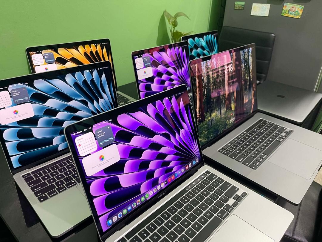 Apple MacBook Pro M1 (2020) 13 inch Silver (Category: Laptops & Notebooks) located in Pasay City. Submitted by janrickz (Listing ID 1419227934, Image 1). Description: Apple MacBook Pro M1 (2020) 13 inch Silver For only P35,000 ▪️ Memory: 16GB RAM ▪️ Storage: 256GB Apple SSD ▪️ native resolution at 227 pixels per inch ▪️ Display: 13.3” ▪️ Liquid Retina Display w/ Touchbar FREEBIES: Pouch 2024 MS Office 1 Week Replacement Warranty.