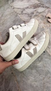 (Category: ) located in . Submitted by amaripreloved (Listing ID 1419260922, Image 1). Description: .
