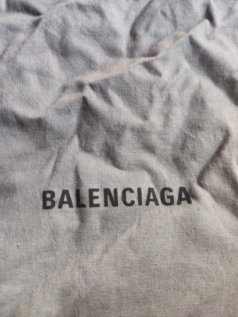 Balenciaga dust bag (Category: Luxury Bags & Wallets) located in Quezon City. Submitted by thrifting-dnx095 (Listing ID 1419211172, Image 3). Description: W 9 x 13 L Novaliches Quezon City 📍.