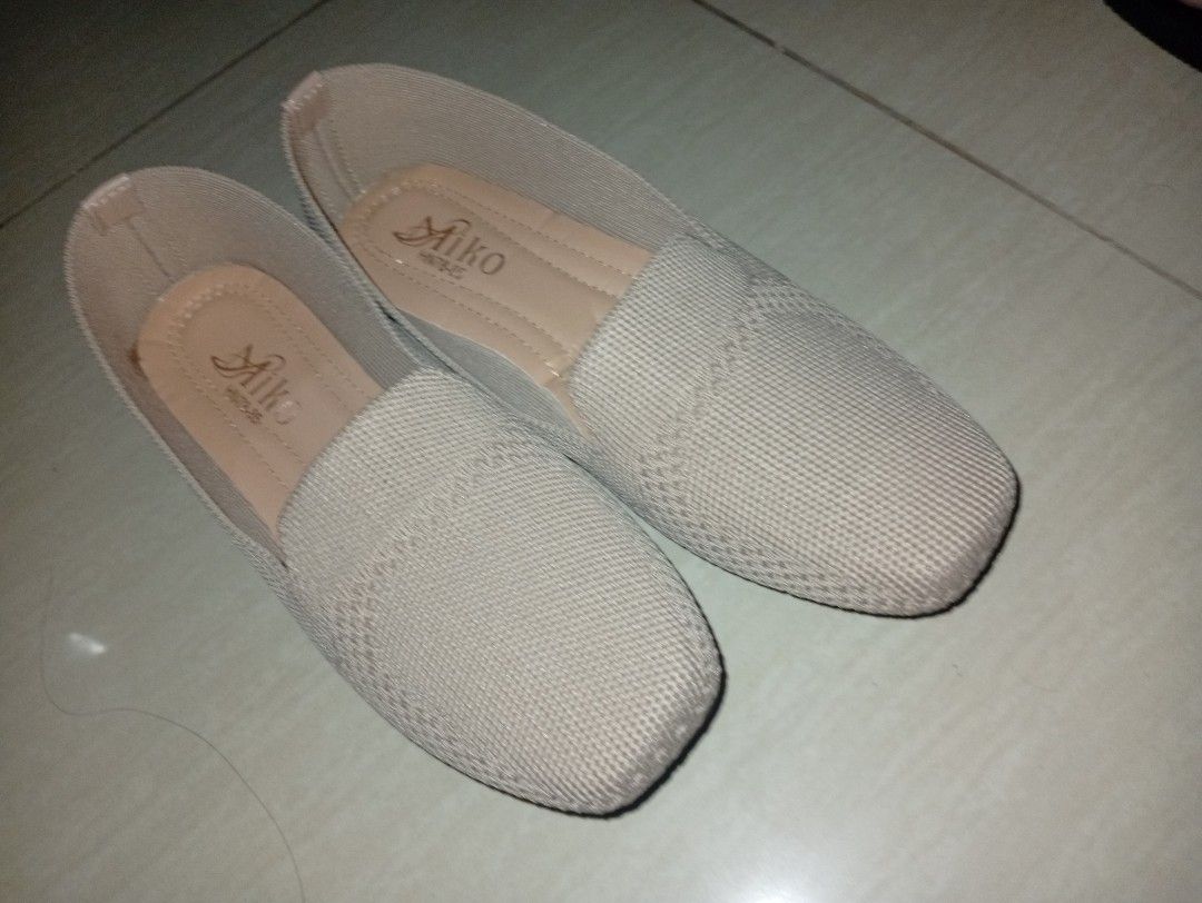 Beige Slip-on Shoes (Category: Heels) located in Manila. Submitted by atarico (Listing ID 1419381357, Image 1). Description: Size 35 Reason for selling: i bough wrong size, it's too big for me - Miko beige slip-on shoes - Knitted upper - Rounded toe design - Features Miko logo on insole - Black soles - Unworn condition.