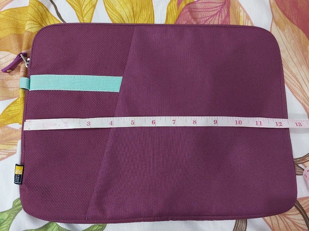 Case Logic Laptop Sleeve 12inch (Category: Laptop Bags & Sleeves) located in Mandaluyong City. Submitted by declutterwithkinah (Listing ID 1419334643, Image 1). Description: no issue, but no longer being used as i now own 13 inch laptop.