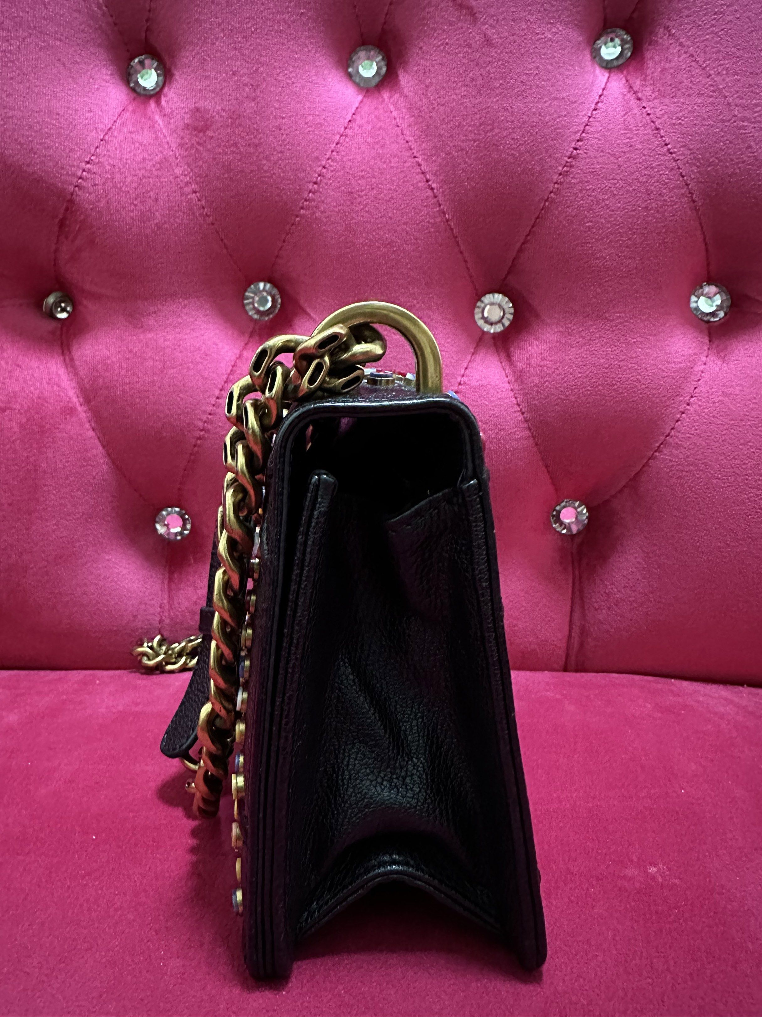 Christian Dior Diorama bag (Category: Luxury Bags & Wallets) located in Quezon City. Submitted by prince-shop (Listing ID 1419365721, Image 3). Description: Dior Diorama Series Black Leather with Glass Emblem Shoulder Bag, Crossbody Bag Unique emblem design, full of style, exuding exceptional elegance This bag is in very good condition, with a minor signs of use. .
