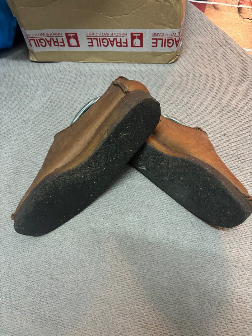 Clark (Category: Loafers) located in Kota Kinabalu. Submitted by done23 (Listing ID 1419299213, Image 3). Description: Kasut clark item bundle Size 7.5 uk Condition mcm baru Harga boleh runding asal jadi.