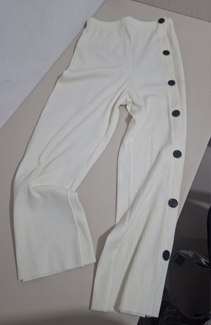 Cream Ribbed Wide-Leg Pants With Side Buttons (Category: Other Bottoms) located in Tacloban City. Submitted by cheebamay (Listing ID 1419214330, Image 1). Description: loc: tacloban city - preloved - no issued.