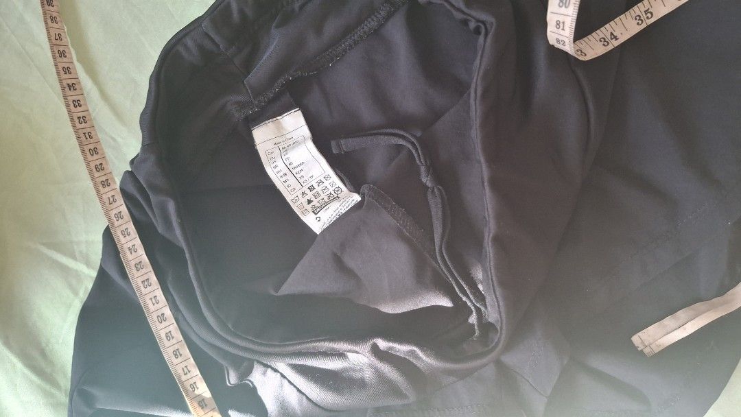 Decathlon Kalenji Running Shorts (Category: Shorts) located in Quezon City. Submitted by _helpmedeclutter (Listing ID 1419199928, Image 3). Description: - Kalenji black running shorts - Built-in pocket - Drawstring waist for adjustable fit - Lightweight and comfortable - Perfect for running and athletic activities.