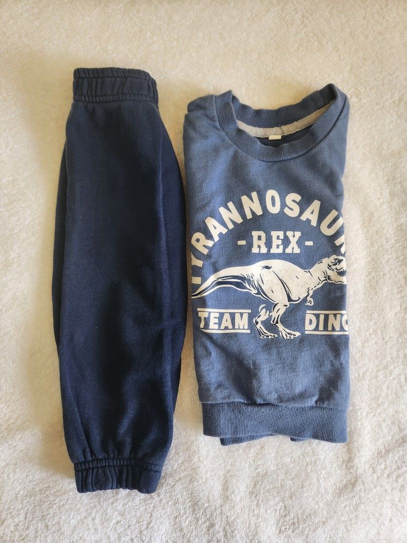 Dinosaur Print Sweatshirt and Pants Set 24M (Category: Babies & Kids Fashion) located in Pasig City. Submitted by machichoo (Listing ID 1419223627, Image 2). Description: - Blue sweatshirt with dinosaur graphic - Crew neck and long sleeves - Matching navy blue pants - Elastic waistband and cuffs - Perfect for casual wear.