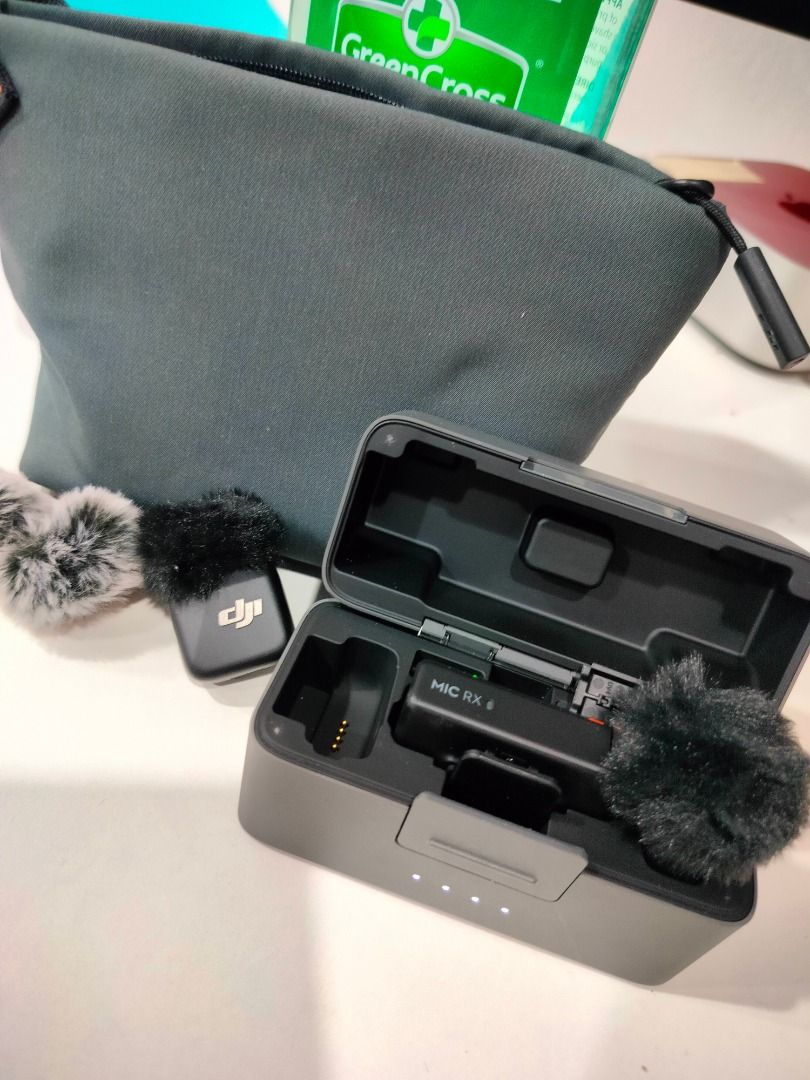 DJI Mic Wireless Microphone System (Category: Microphones) located in Manila. Submitted by msadlawan646634 (Listing ID 1419253895, Image 2). Description: DJI Mic Mini - Ultralight, Discreet Microphone | 11.5h Operating Time | High-Quality Audio | 1-Inch CMOS & 4K/120fps 2-Inch Rotatable Screen & Smart Horizontal-Vertical Shooting 3-Axis Gimbal Mechanical Stabilization ActiveTrack 6.0 Full-Pixel Fast Focusing D-Log M & 10-Bit Stereo Recording Pock