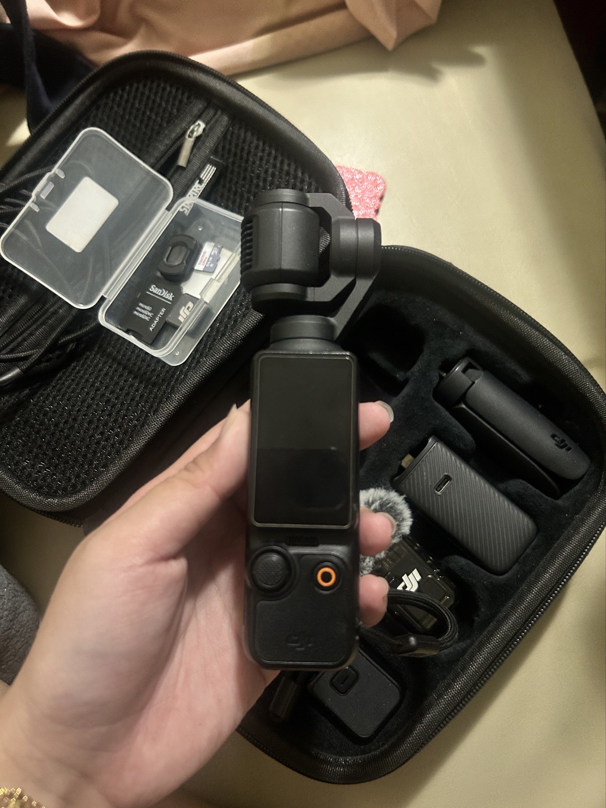 DJI Osmo Pocket 3 Creator Combo (Category: Cameras) located in Pasay City. Submitted by queen_07100 (Listing ID 1419322436, Image 1). Description: dji osmo pocket 3 creator combo ₱25k meetup TAFT MANILA.