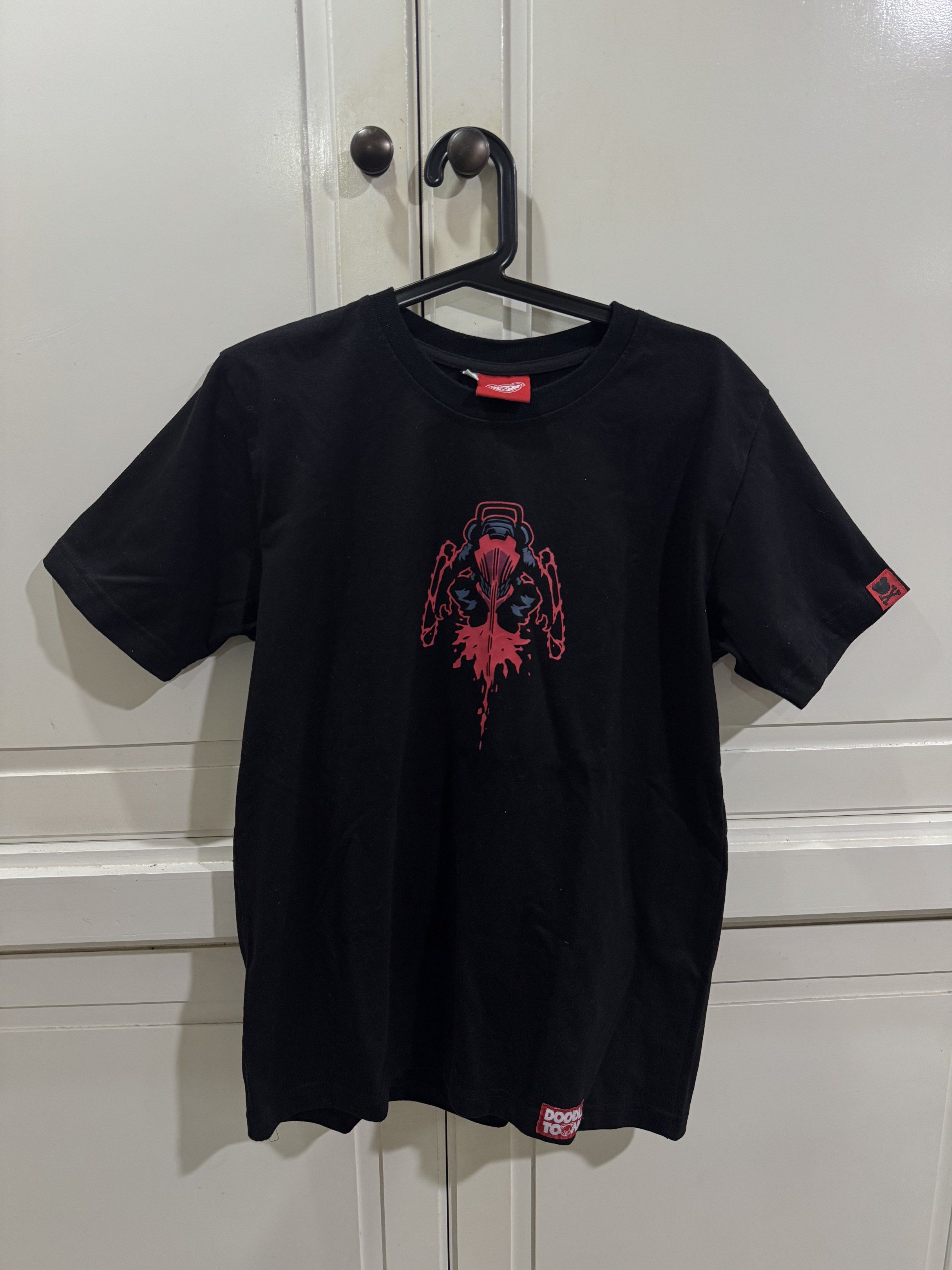 Doodle Toons Chainsaw Man T-shirt (Category: Tshirts & Polo Shirts ) located in Santa Rosa. Submitted by yagamibunny (Listing ID 1419299172, Image 2). Description: -Size: Medium -Clear Washtag -Used only a few times -OG Price: ₱899.