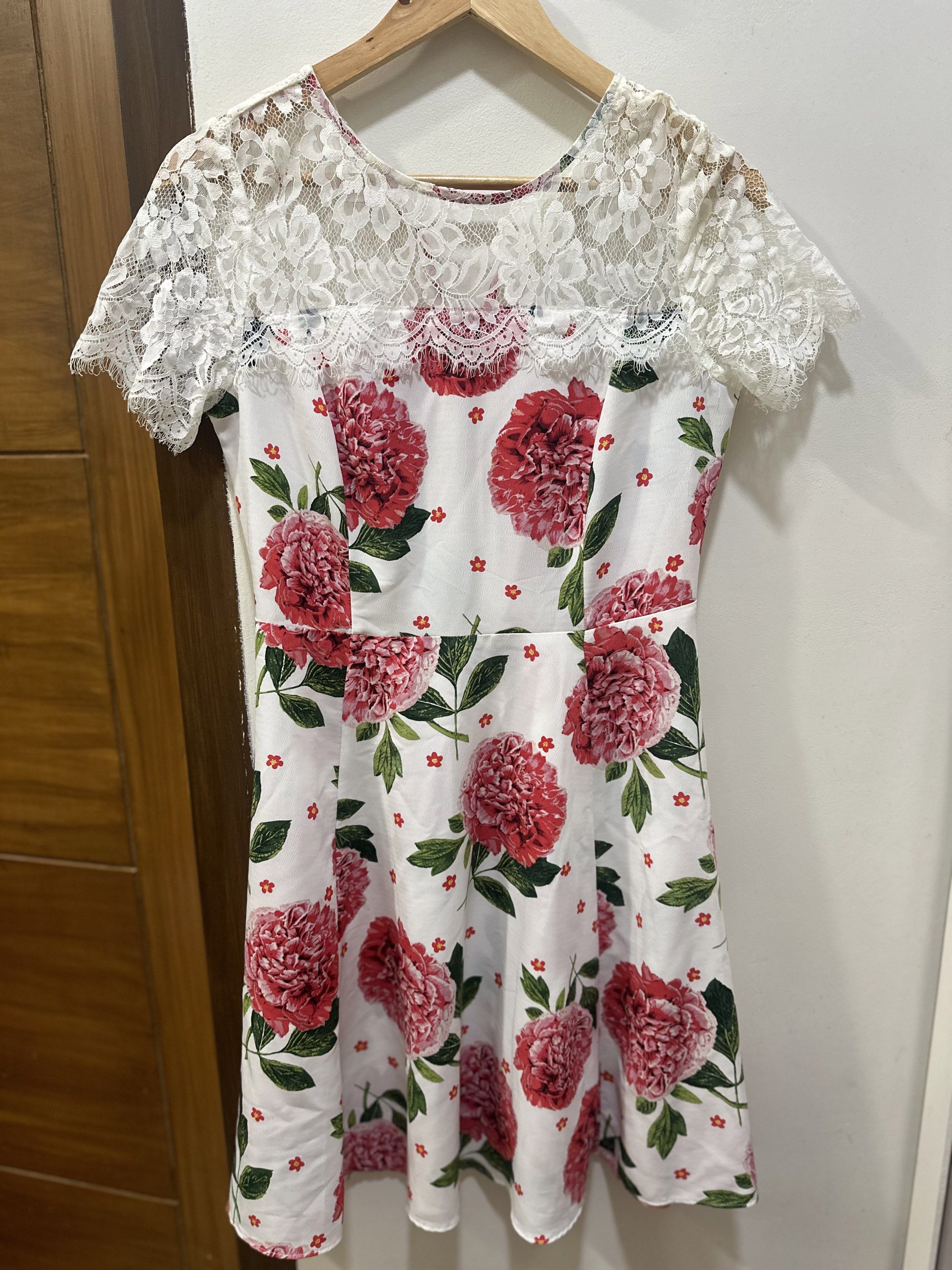 Dorothy Perkins Dress (Category: Dresses) located in Manila. Submitted by gingerbreadman20 (Listing ID 1419292433, Image 3). Description: For sale dorothy perkins dress 3pcs bought for almost 2k each Very good condition like new. No issues For sale 300 each only Nego if get all.