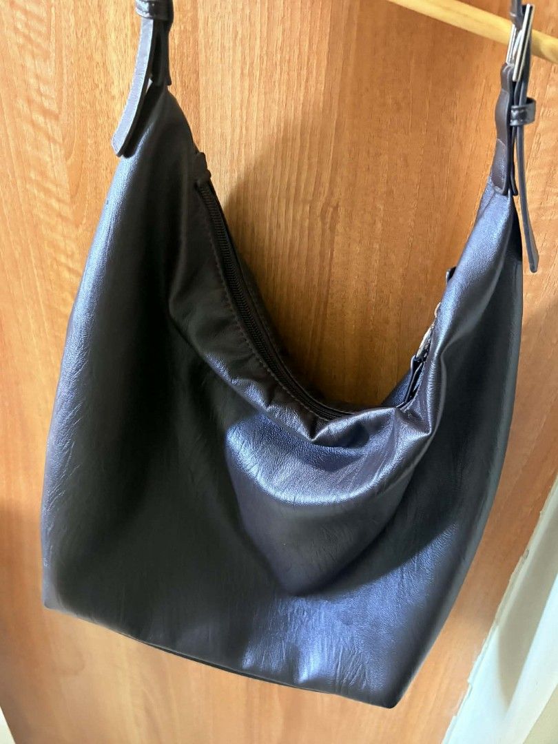 FEB Shoulder Bag (Category: Shoulder Bags) located in Quezon City. Submitted by bubugom (Listing ID 1419277497, Image 3). Description: FEB Vegan Leather Shoulder Bag - Dark brown - Lightly used - P1,800 (orig price 3k) -LOC: BRGY. BUAYANG BATO, MANDALUYONG CITY - MOD: GRAB LALAMOVE - MOP: GCASH BPI, NO COD NO ABONO.