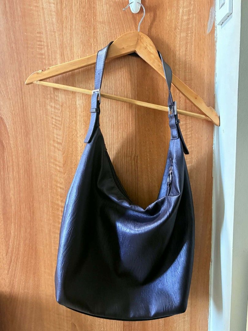 FEB Shoulder Bag (Category: Shoulder Bags) located in Quezon City. Submitted by bubugom (Listing ID 1419277497, Image 2). Description: FEB Vegan Leather Shoulder Bag - Dark brown - Lightly used - P1,800 (orig price 3k) -LOC: BRGY. BUAYANG BATO, MANDALUYONG CITY - MOD: GRAB LALAMOVE - MOP: GCASH BPI, NO COD NO ABONO.