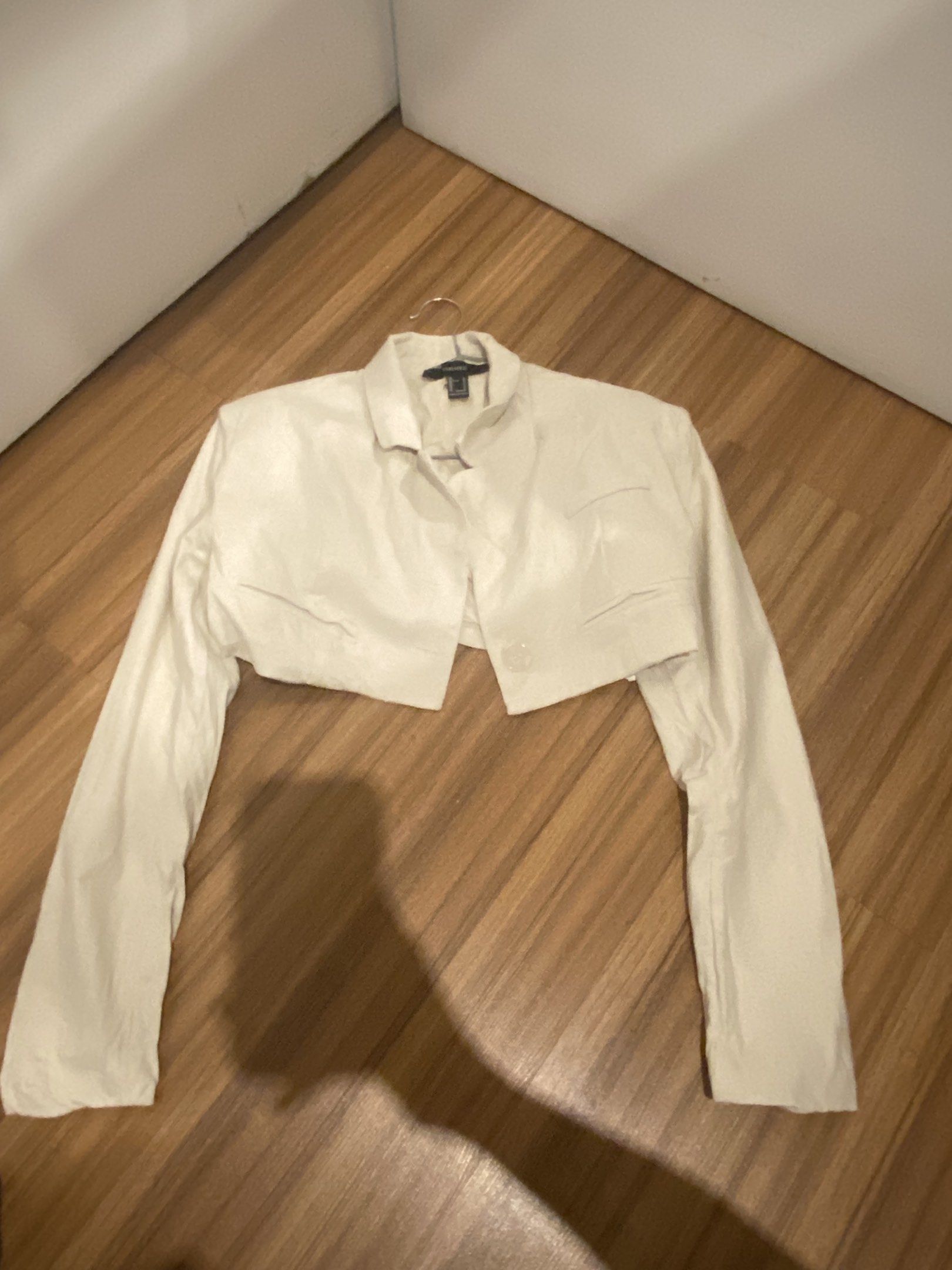 Forever 21 Cropped Jacket (Category: Coats, Jackets and Outerwear) located in Pasig City. Submitted by repeatrenters (Listing ID 1419289953, Image 1). Description: Gifted. Never used .
