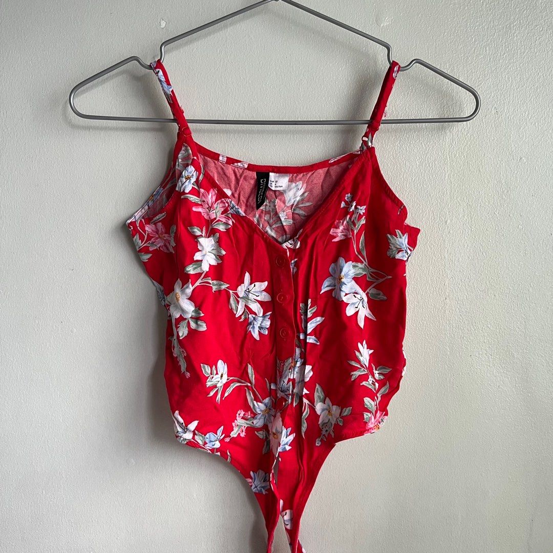 h&m red floral croptop (Category: Blouses) located in Quezon City. Submitted by decluttered_ (Listing ID 1419265990, Image 1). Description: .