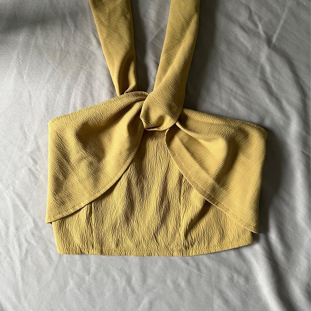 halter crop top (Category: Blouses) located in Quezon City. Submitted by decluttered_ (Listing ID 1419266580, Image 1). Description: .