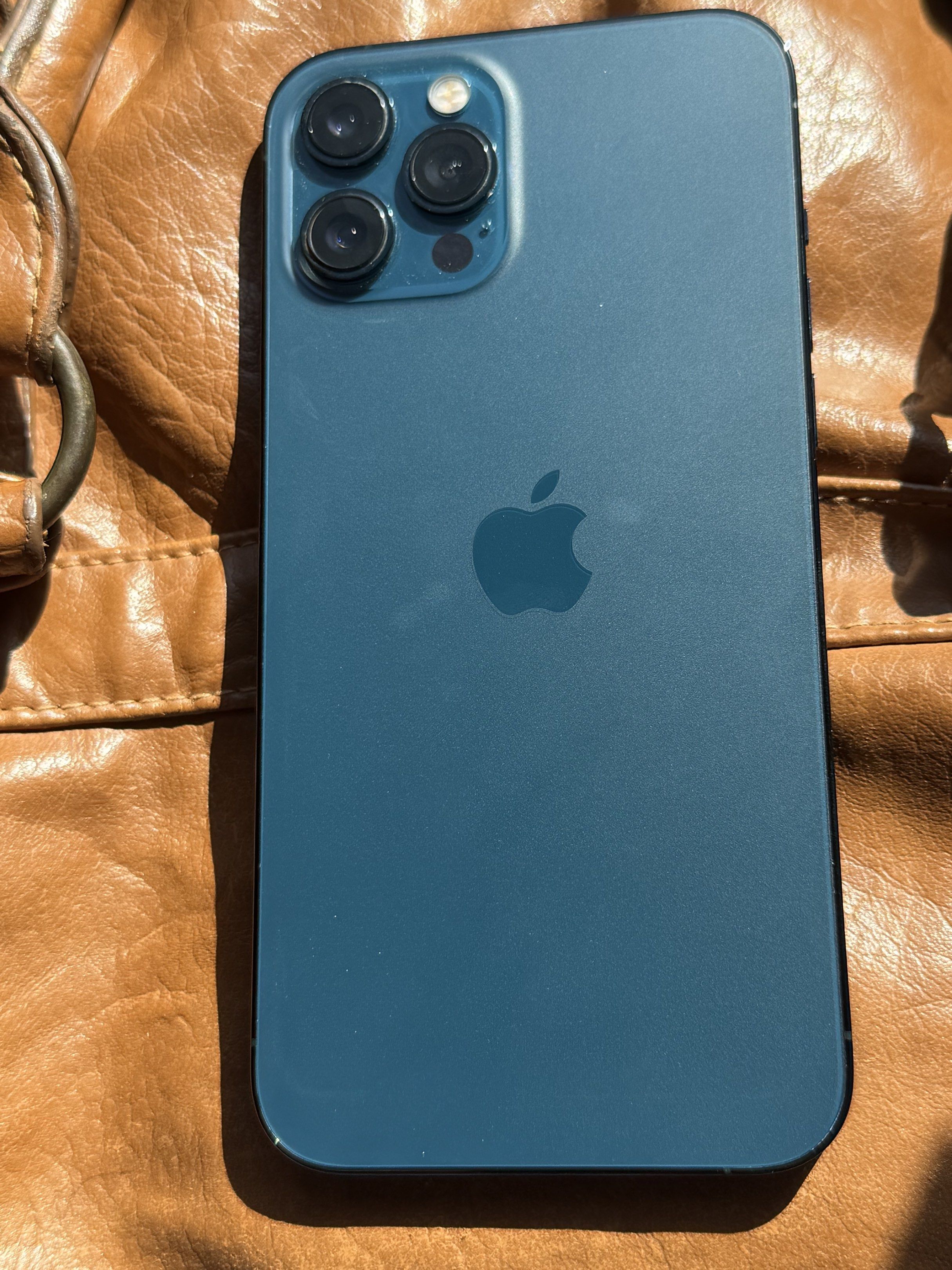 iPhone 12 Pro Max 256GB (Category: iPhone 12 Series) located in Las Pinas. Submitted by jcromero (Listing ID 1419271738, Image 2). Description: 🌟iPhone 12 Pro Max🌟 P25,000. 🌟SPECS🌟 -256GB -Battery Health 82% -Open Line -Purchased from Smart (First Owner) -Lady User -No Charger or Chord (Just the Device) -No Issues -Never Repaired -With Box & Original Receipt .