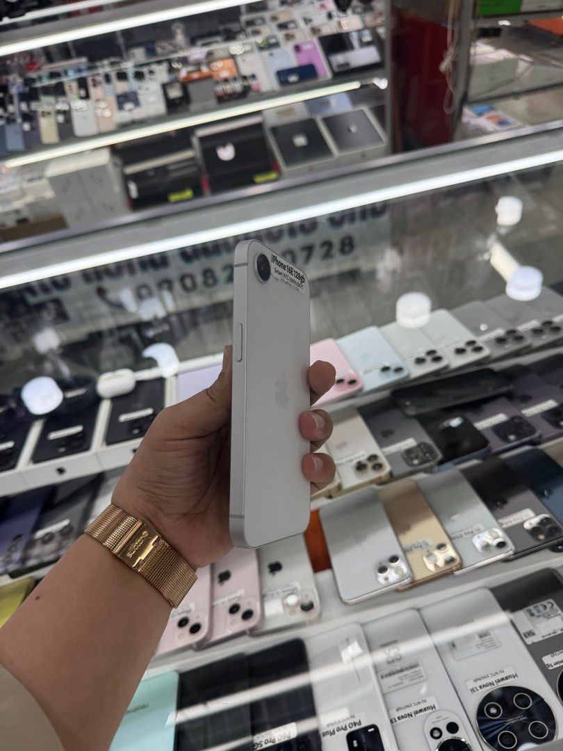 Iphone 16e 128gb 100% batt Smartlocked NTC No issue (Category: iPhone 16 Series) located in San Juan City. Submitted by javedsgadgetshop (Listing ID 1419360536, Image 2). Description: INSTALLMENT OPTIONS : SPAY LATER / GGIVES / CREDIT CARD! WE BUY AND SELL SO PWEDE MAGBINTA OR SWAP ! Quick Specs : 💵 Iphone 16e •128gb •NTC Variant •100% batt health •Factory Unlock •98% Smoothness •No hidden issue | No Repaired •100% Authentic | Not Refurbished •w