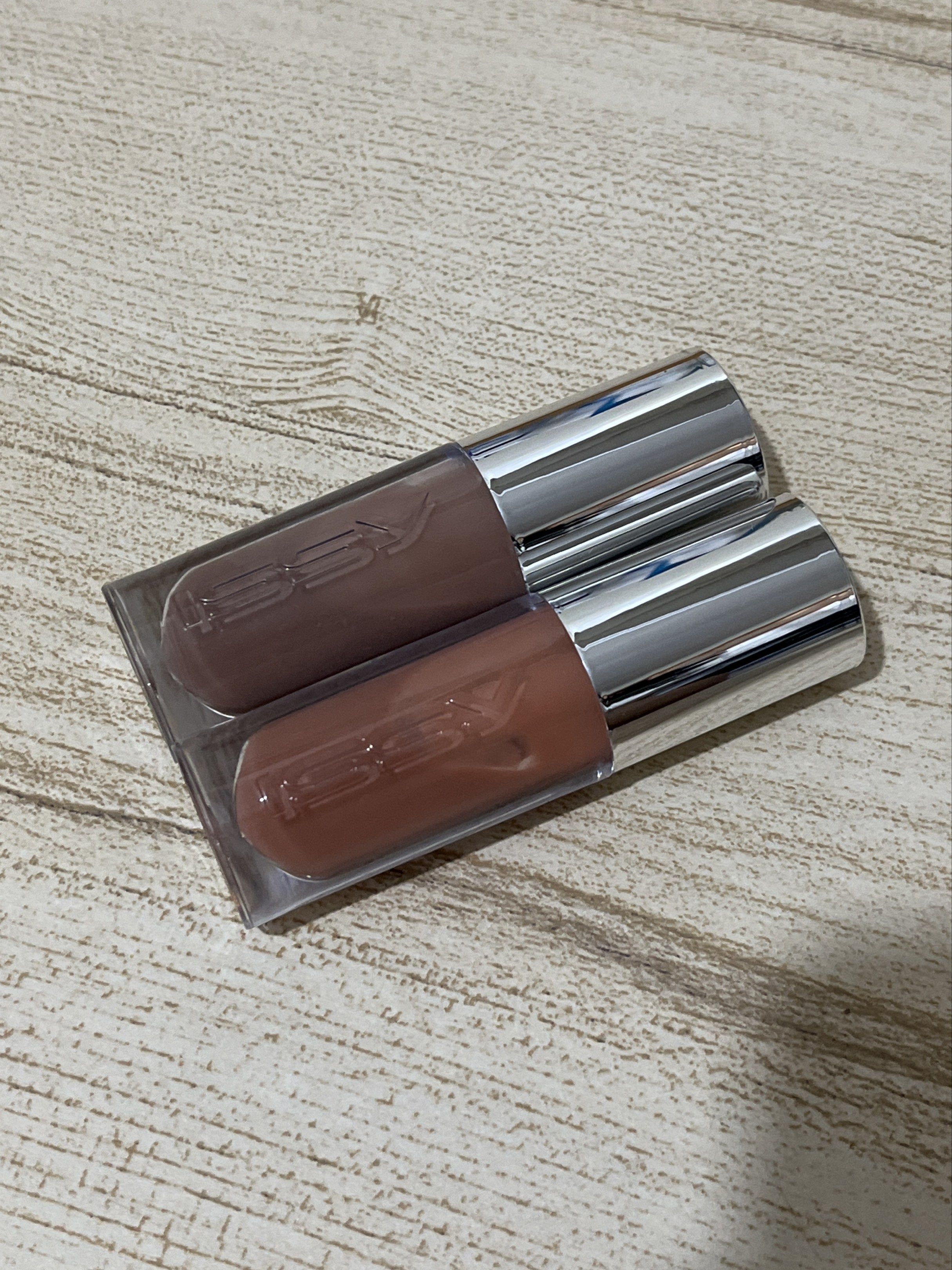 ISSY Fat Gloss - Bombshell & Rude (Category: Makeup) located in Las Pinas. Submitted by kansai404 (Listing ID 1419319154, Image 1). Description: READ! Take both for 450, each for 250 Rude: Used 3x (not reapplied) Bombshell: Used once (also not reapplied) RFS: Much prefer their older gloss formula.