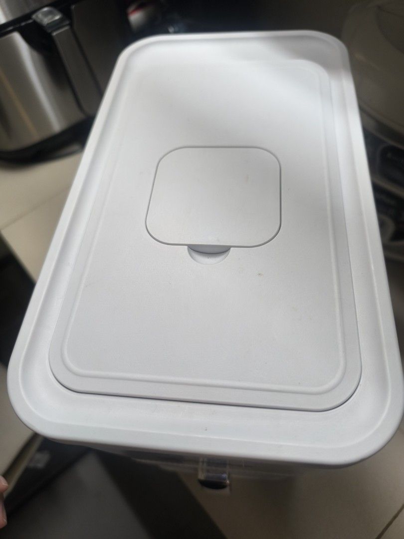 Kanu Rice Container 5kg (Category: Food Organization & Storage) located in Manila. Submitted by ausomeces29 (Listing ID 1419226049, Image 2). Description: 5kgs rice dispenser hindi napo nagagamit..nakabili na ng mas malaki. nabili ko ng 459 sa shoppee.. now im selling po. good as new. pede lalamove, sagot nyo na df .