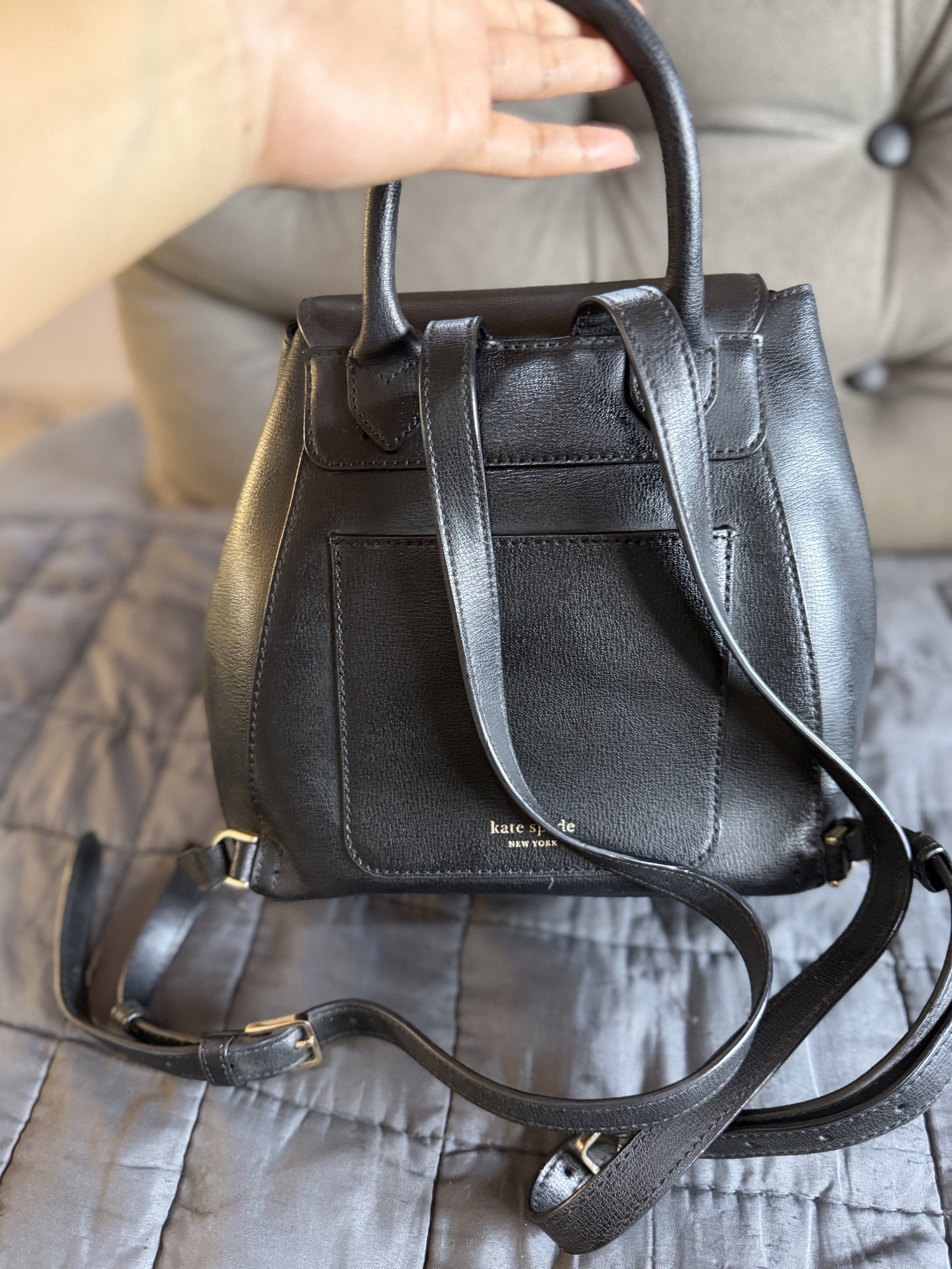 Kate Spade Adel Medium Flap Leather Backpack (Category: Luxury Bags & Wallets) located in Malolos. Submitted by kgjp1996 (Listing ID 1419246224, Image 3). Description: LP posted Price is because of the flaw posted kayo nalang po magpaayos. Other than that, wala ng flaw. .