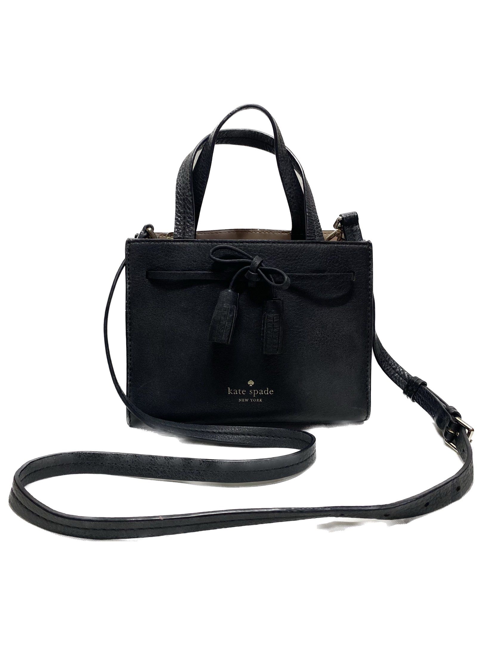 Kate Spade Sling Bag (Category: Luxury Bags & Wallets) located in Davao. Submitted by pinkimpala (Listing ID 1419330885, Image 1). Description: - Guaranteed Authentic ✨✨ Still available♥️ - Kasya cellphone, make-up, and small wallet😻 - Has signs of use - ❤️❤️Negotiable♥️♥️ - Kate Spade Hayes Street Sam Small Satchel Sling Bag - Length - 8inch, Height - 6 and half inch Loc: Davao City MOP: Gcash or Bank Transfer Courier: J&T or LBC Pick-up: Abree