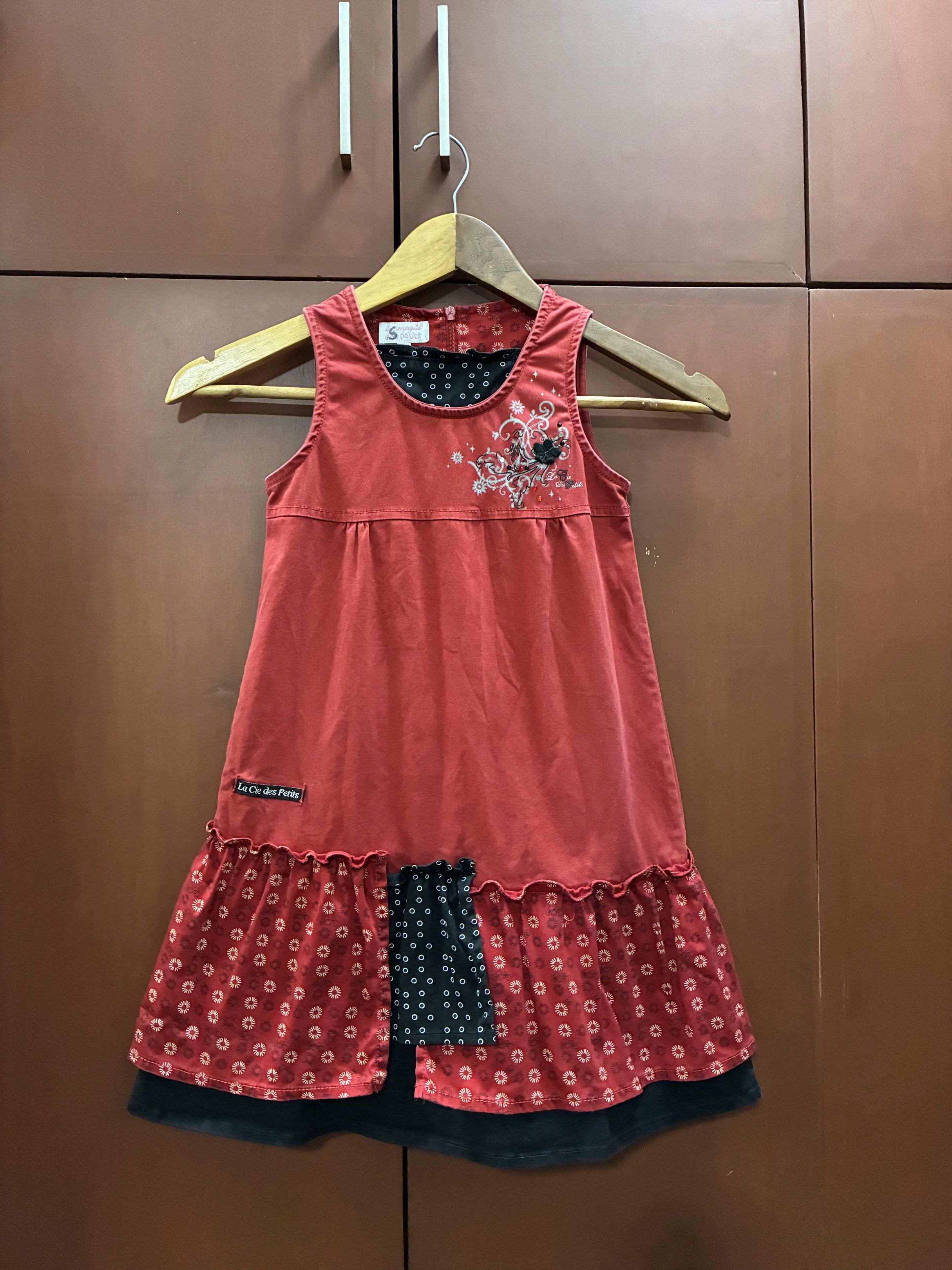 La Cie des Petits Red Dress (Category: Babies & Kids Fashion) located in San Pablo. Submitted by akdcb (Listing ID 1419222032, Image 1). Description: Cute dress for girls Size 6A on tag Dimes: 12.5inches X 26inches.