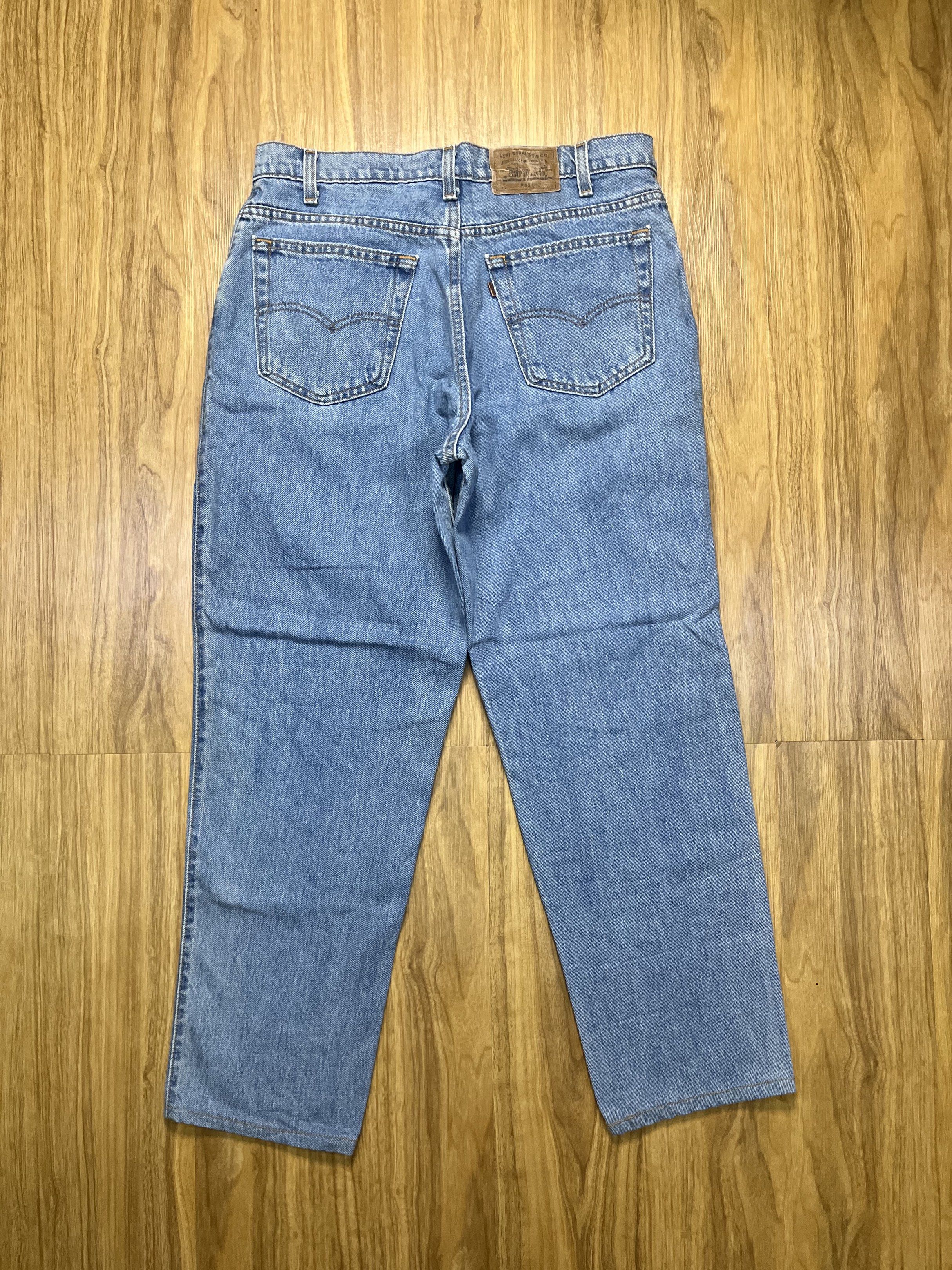 Levi's 545 Loose Fit Jeans (Category: Jeans) located in Cebu City. Submitted by thecoolprit (Listing ID 1419365029, Image 1). Description: REPRICED FROM ₱1400 to ₱1100 - Authentic Levi's 545 Loose Fit jeans - Light blue wash - Size: W32 L30 - Material: 100% cotton - Button and zipper closure - altered hem DIMES ON TAPE Waist: 34 Length: 40 Leg Open: 8 .